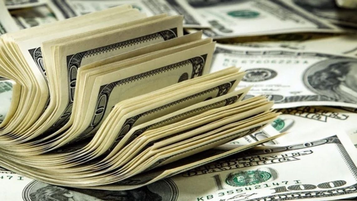 El blue trepó cinco pesos en la rueda del martes y quedó a 1.565 para la venta en el circuito informal