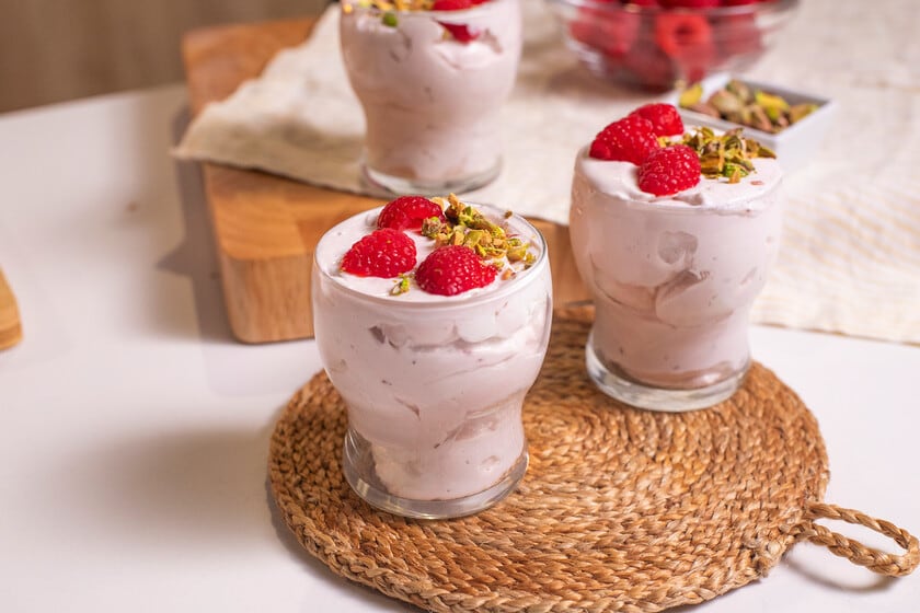 Mousse de frambuesas sin huevo: la receta exprés que se banca dos horas de heladera