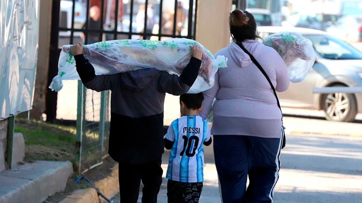 Con la promesa del chivito criollo y la truca patagónica, el Mercado Concentrador del Neuquén abre dos sábados seguidos