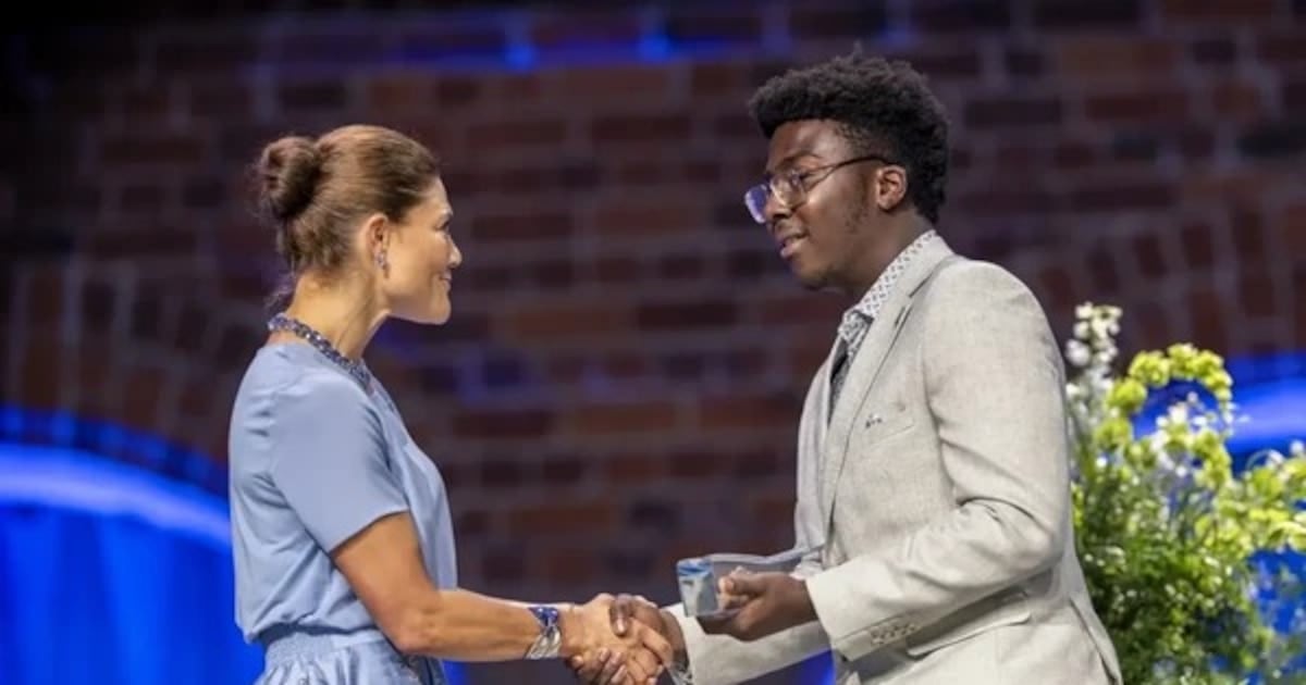 Un robot con IA y ferrofluido para sacar plásticos del agua: la idea de un canadiense de 17 años que promete limpiar ríos y lagos