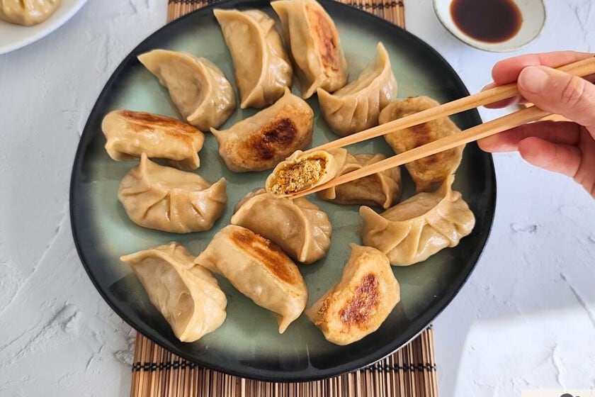 Treinta gyozas vegetarianas: la receta con tofu y shiitake que conquista la sartén