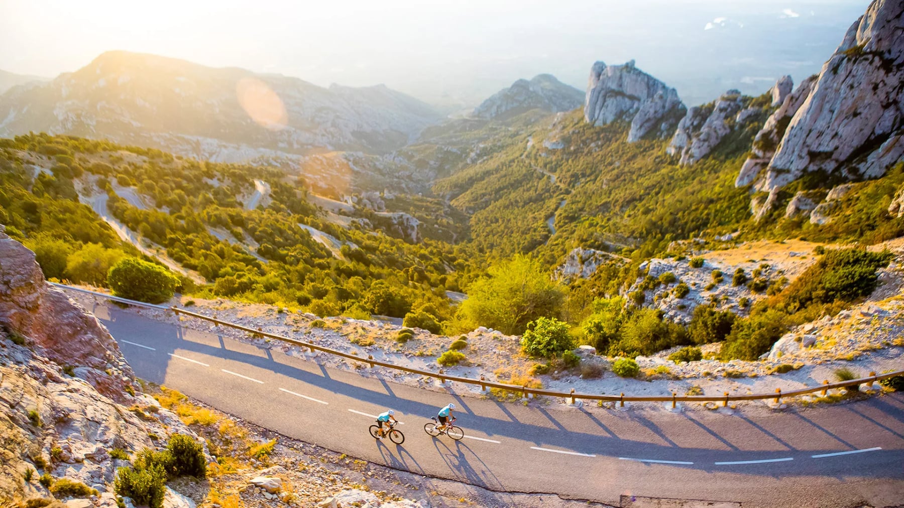 El Grand Tour de Cataluña: 2.000 kilómetros para cruzar el Mediterráneo y llegar a los Pirineos sin apuro