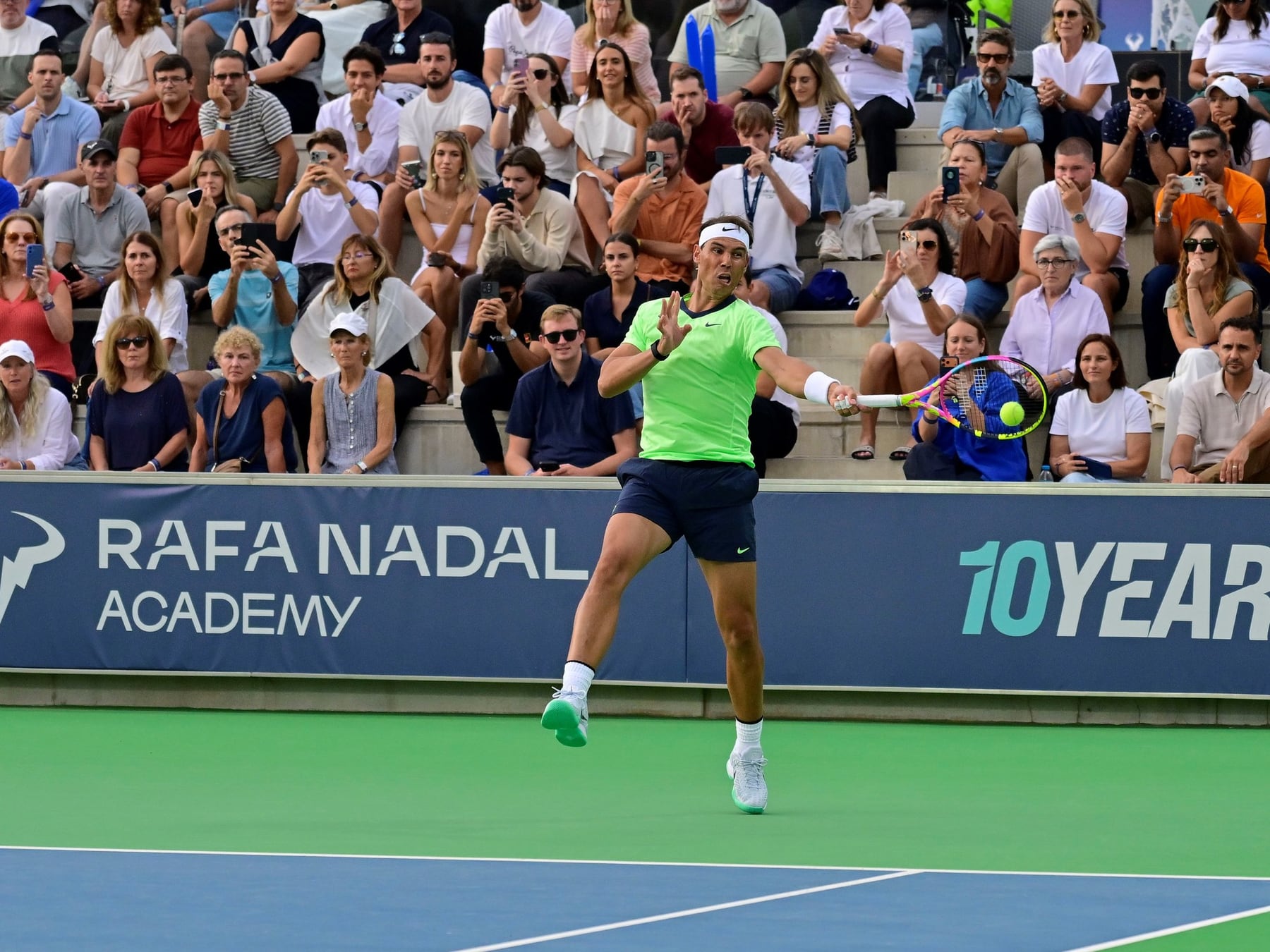 Nadal volvió a la cancha 683 días después y lo festejó con Moyá, a puro dobles y risas