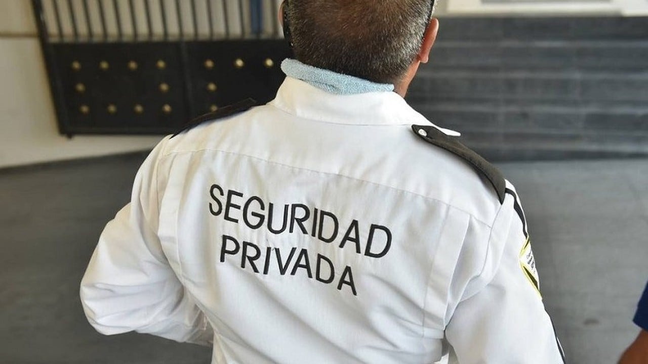 Escala salarial de octubre para el vigilador general: el total conformado roza los $1.838.200 y proyecta $1.930.000 en diciembre