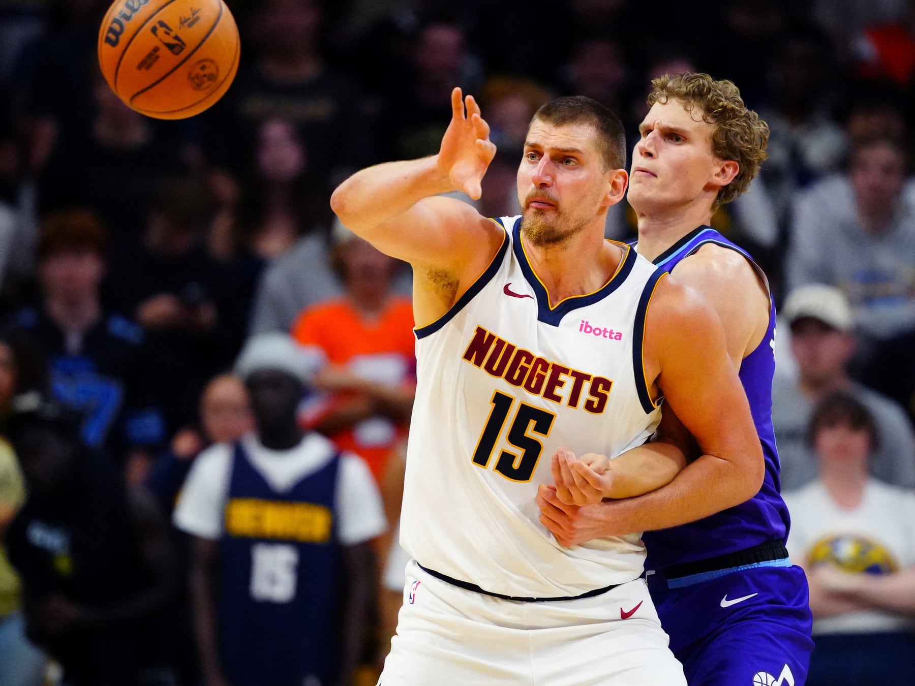 El pase de Jokic que todavía ilusiona, aunque Denver arrancó la pretemporada con el freno puesto