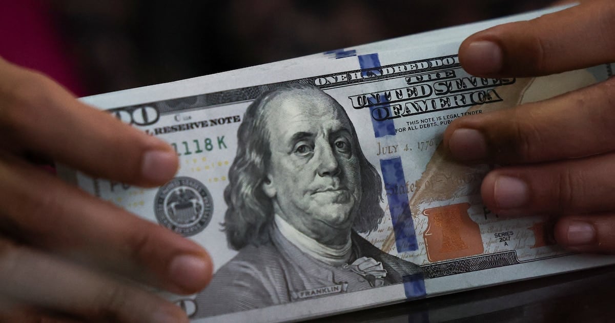 Cotización del dólar al cierre: el mayorista se mantiene en $1.520 y el blue sube a $1.550