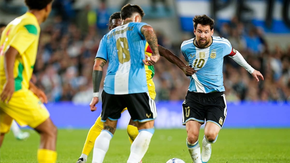 Otamendi cabeceó la despedida: Argentina le gana 1-0 a Benín en el Monumental