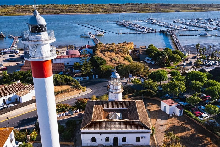 El Rompido: un rincón de Huelva donde el mar se sirve en plato y las dunas se cruzan en ferry