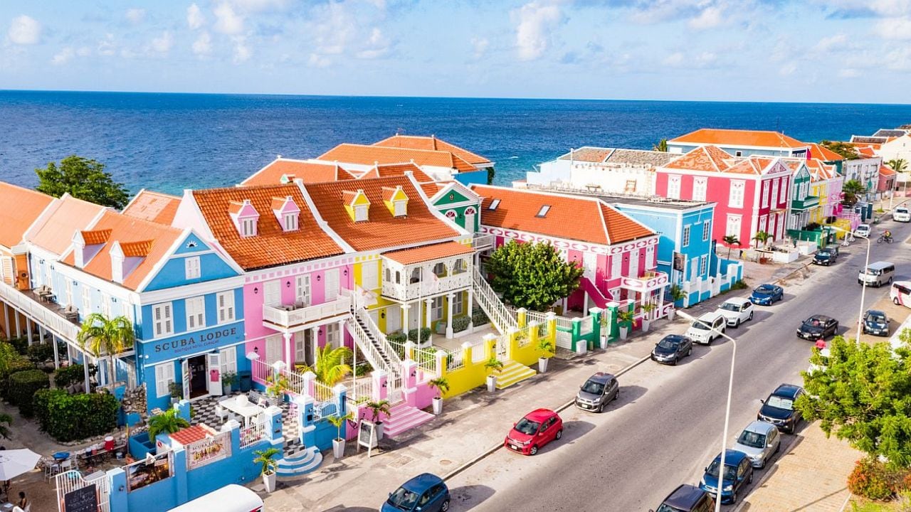 Curazao, la isla que se recorre a más de 35 playas, buggy y ferri gratis