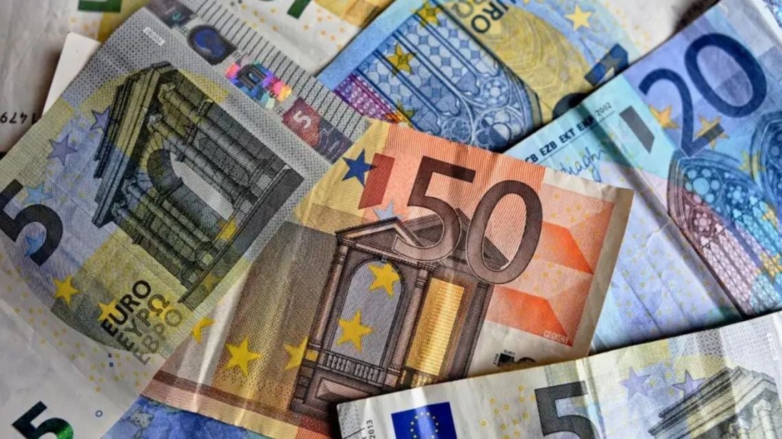 El euro blue cedió $6 y cerró la semana a $1.832,75 para la venta
