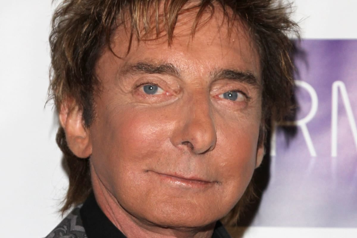 Barry Manilow suspendió dos funciones en Las Vegas por una bronquitis aguda y mantiene en suspenso el resto de su residencia