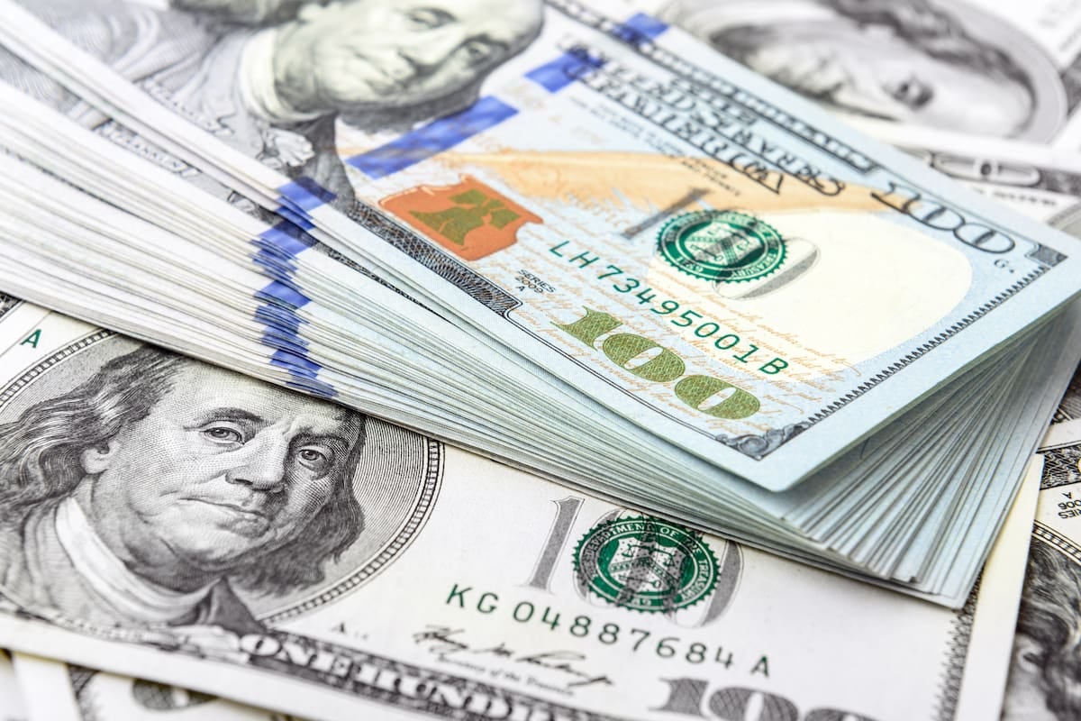 El dólar oficial abre la semana sin variaciones tras el feriado y la inflación porteña de septiembre cierra en 1,8 por ciento