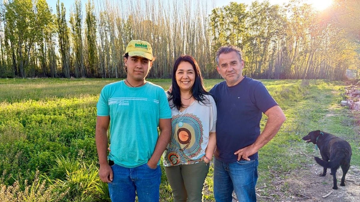 Una pareja, dos sueldos y una chacra que vuelve a la vida en Centenario