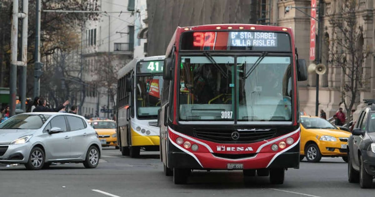 Colectivos: la tarifa mínima varía hasta en $2.433 dentro del país y Pinamar se ubica en el techo de los precios