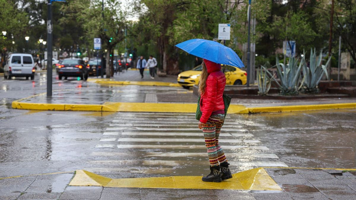 Neuquén bajo agua y piedra: seis departamentos en alerta naranja y la advertencia de no subestimar la tarde