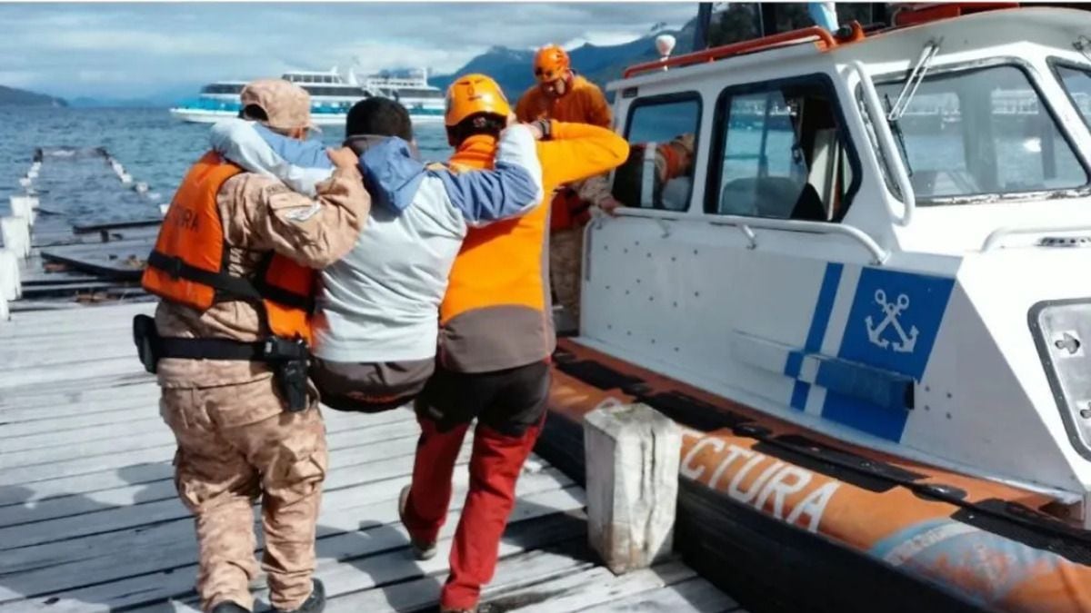 Una tarde complicada en el sendero del Bosque de los Arrayanes: el operativo que terminó con un turista evacuado por el Nahuel Huapi