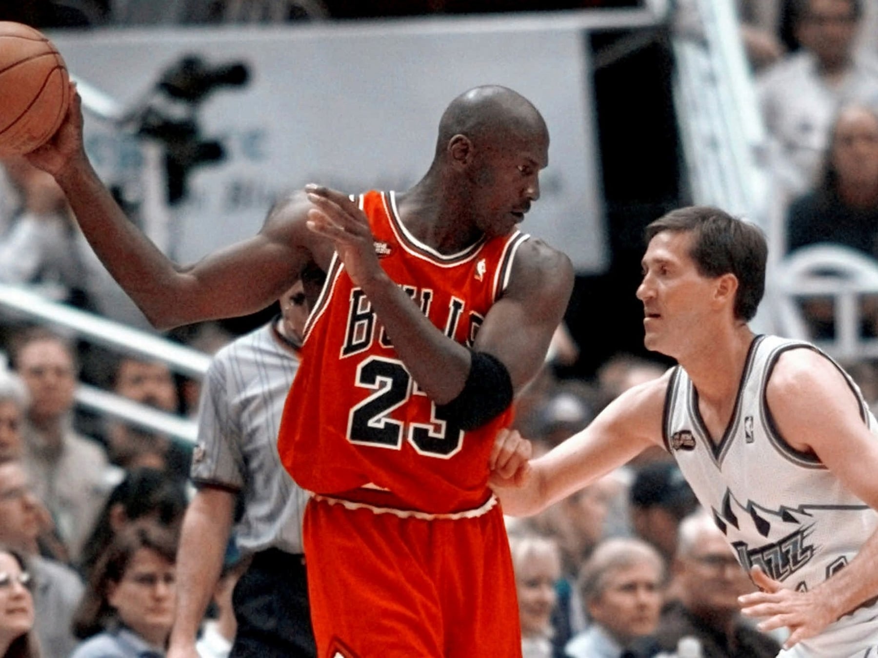 Catorce millones por una noche: la camiseta de Jordan en el segundo juego de las Finales del 98 rompió todos los récords del básquet