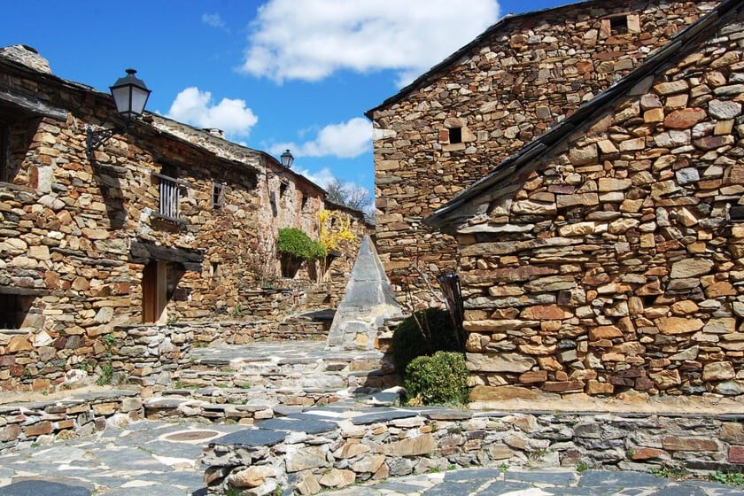 Umbralejo: el pueblo de pizarra y cuarcita que volvió a tener vida en la Sierra Norte de Guadalajara