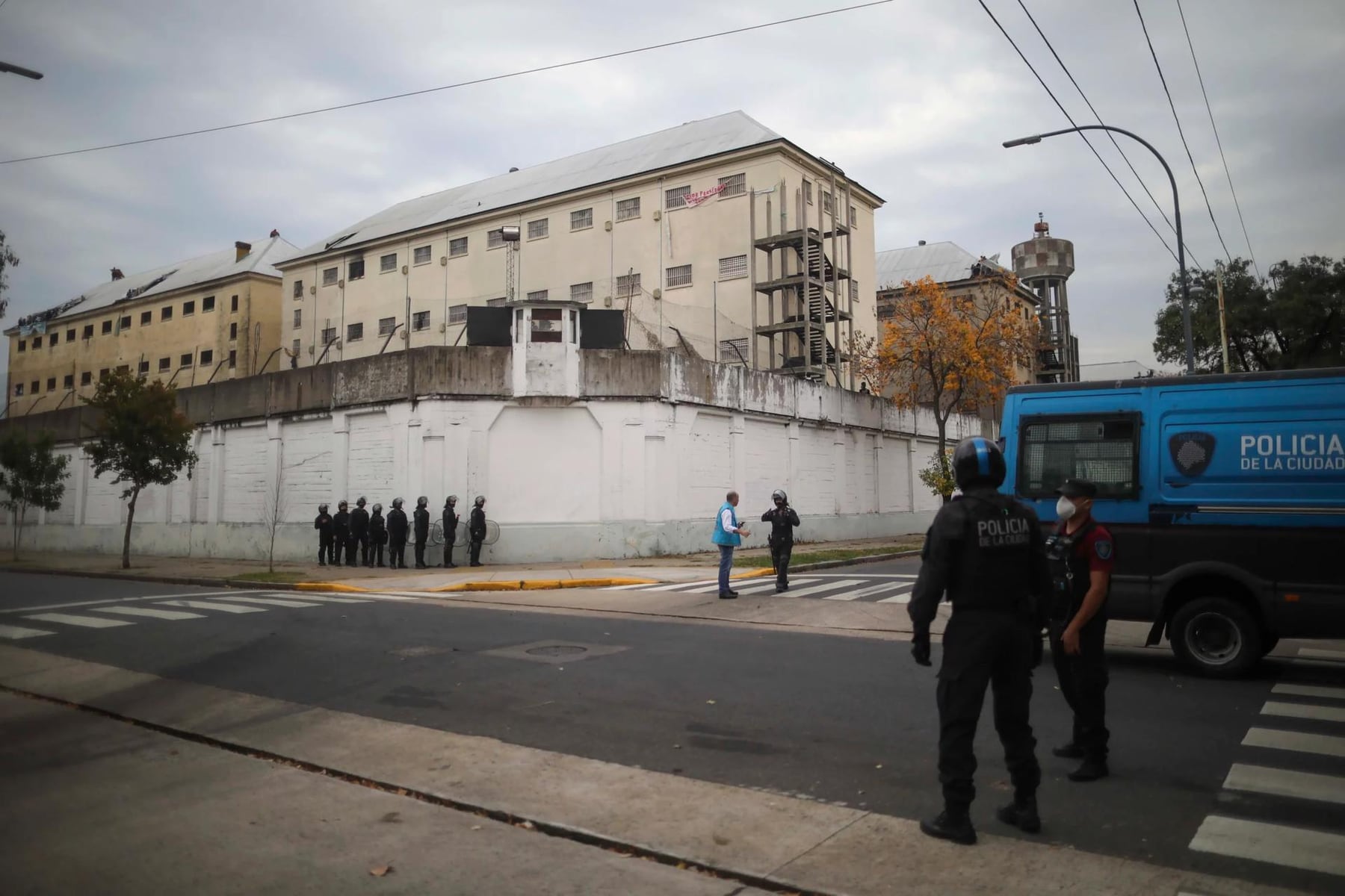 Devoto: ya se trasladó casi el 60 por ciento de los internos a Marcos Paz y crece la denuncia por pertenencias sin entregar