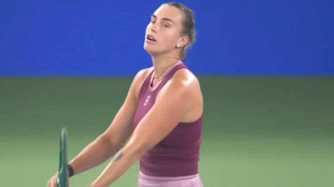 Sabalenka se tropezó en Wuhan y Li la mandó a casa con un tie-break para el infarto