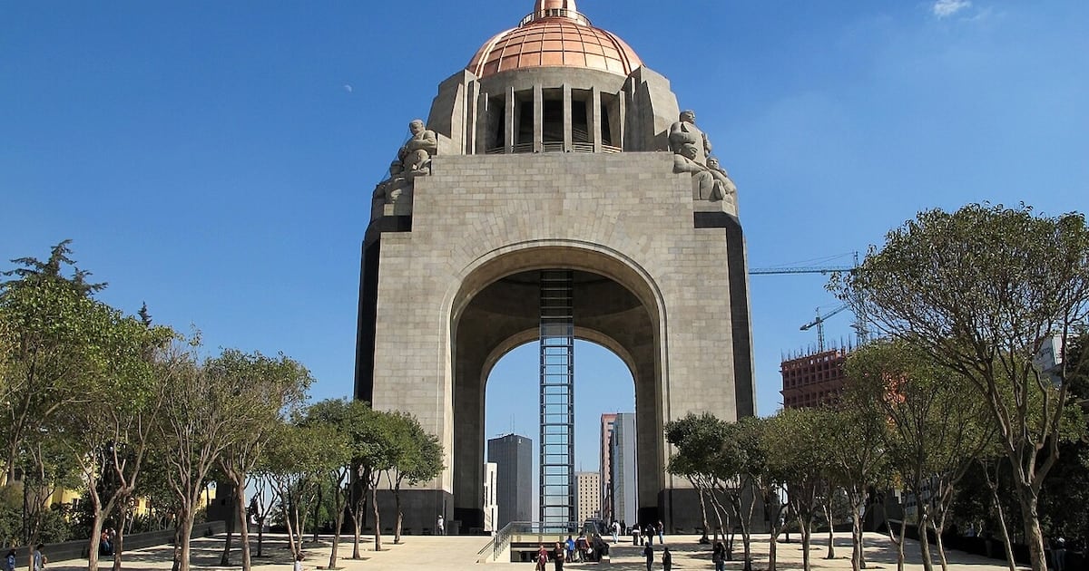 Un gigante de 67 metros en pleno corazón chilango: el arco triunfal que se recorre de arriba a abajo
