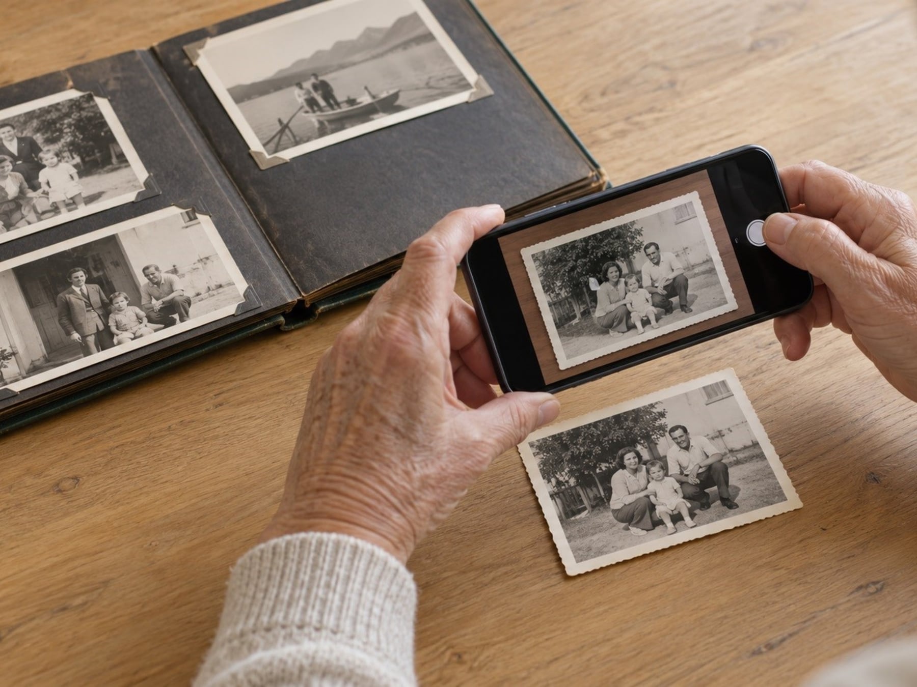De la caja al celular: cómo armar un archivo familiar sin escáner y sin perder nada en el intento