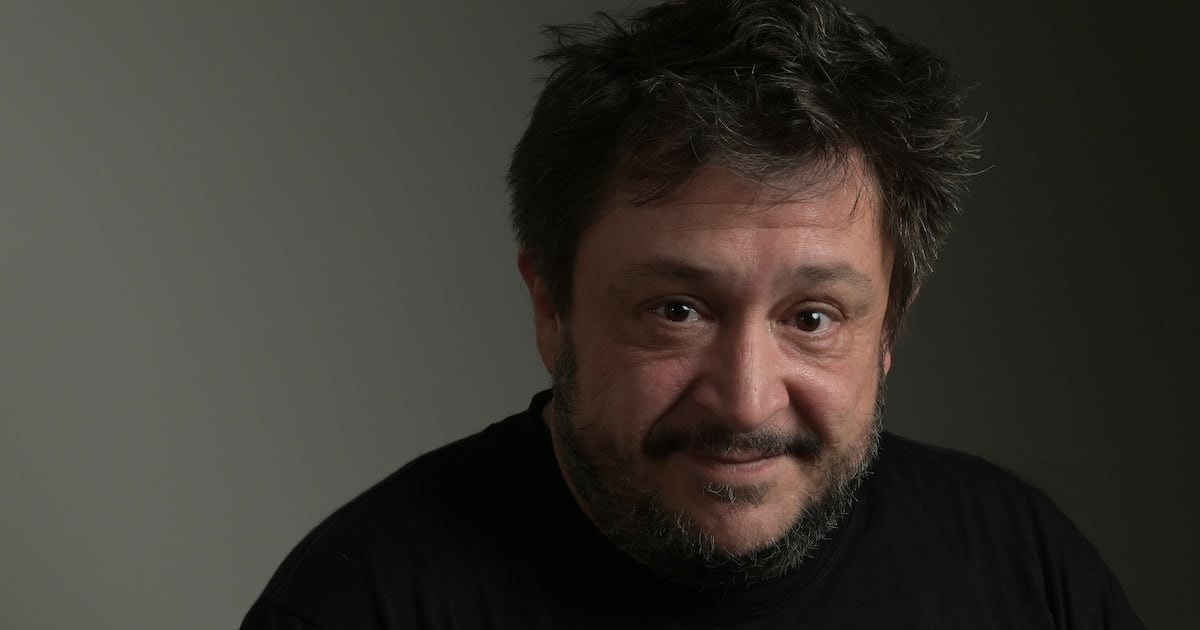 Denuncian penalmente a Hernán Casciari por siete producciones audiovisuales con devoluciones de menos del 3%