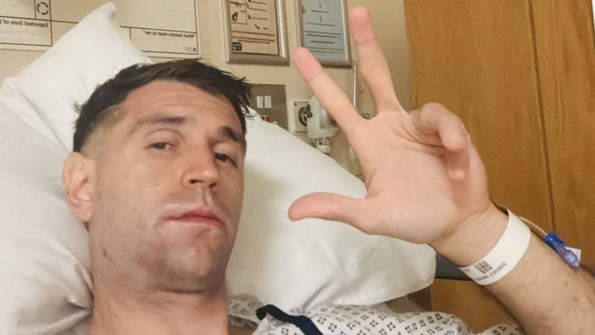 Dibu Martínez, con la mandíbula operada y mensaje desde la cama del hospital: "Lo más importante es que ganamos y con arco en cero"