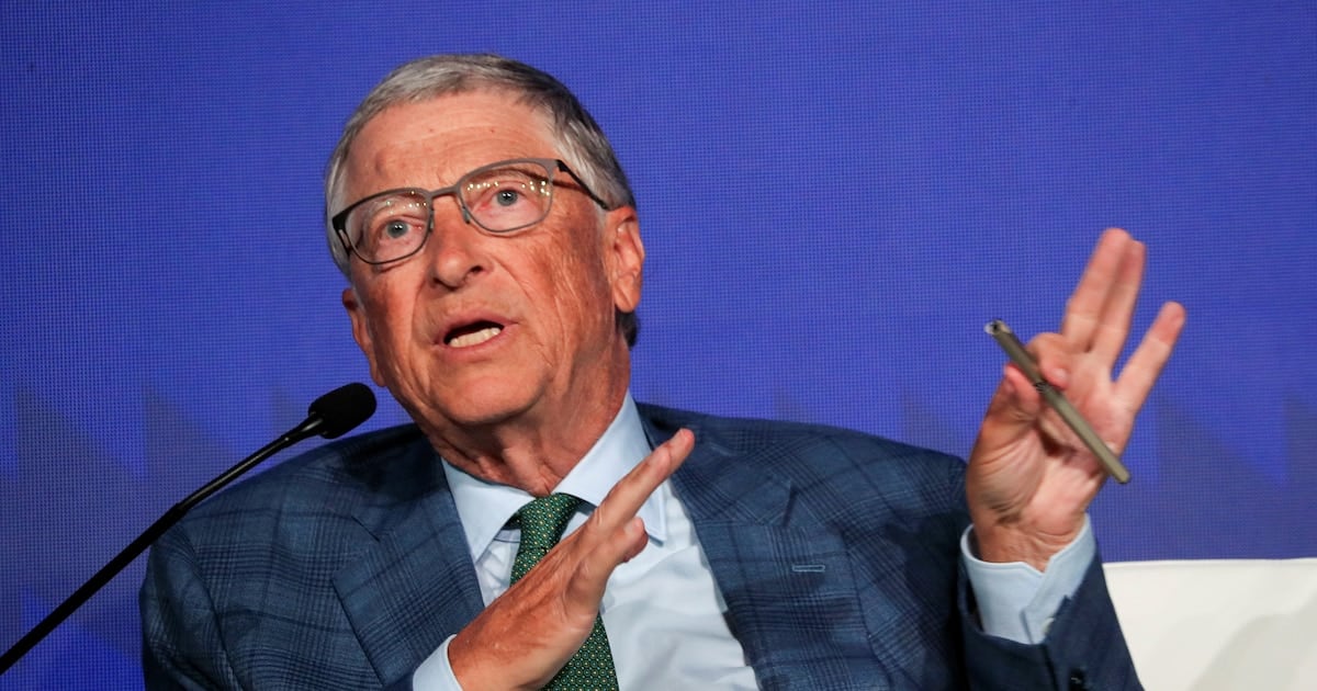 Gates reclamó en el Vaticano que los gobiernos regulen la inteligencia artificial y advirtió sobre el riesgo de una brecha social más profunda