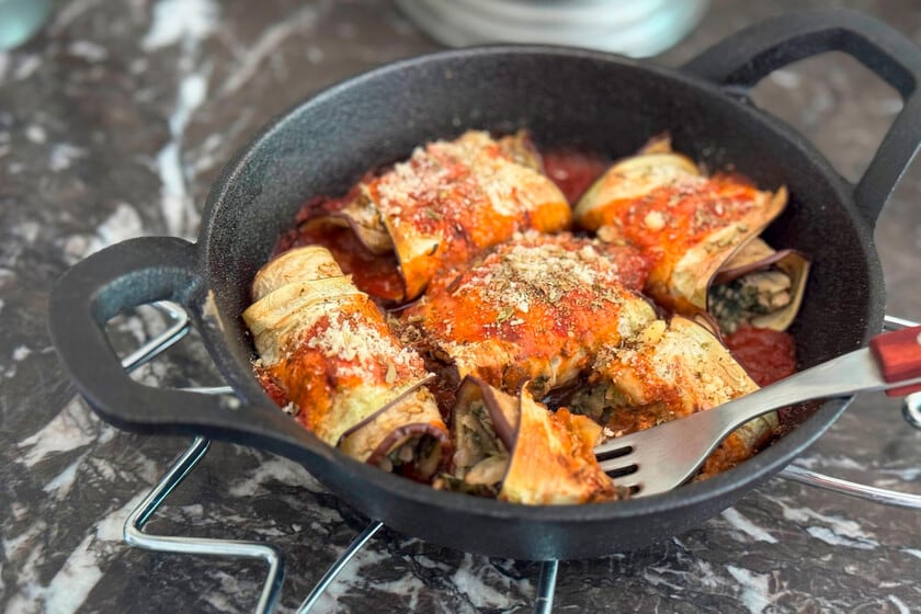 Berenjena en rollitos al horno: una receta liviana que se arma en media hora y no falla
