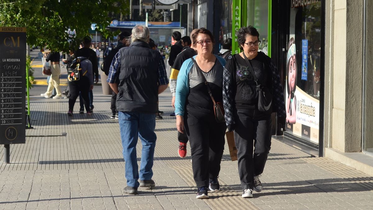 Día de la Madre en Neuquén: se gastó más, se llevó menos y la tarjeta de crédito volvió a salvar la fecha