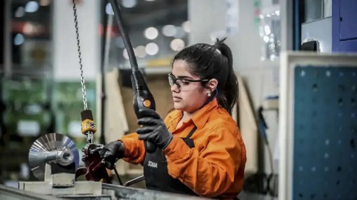 La actividad económica avanzó apenas 0,1% en agosto yuments