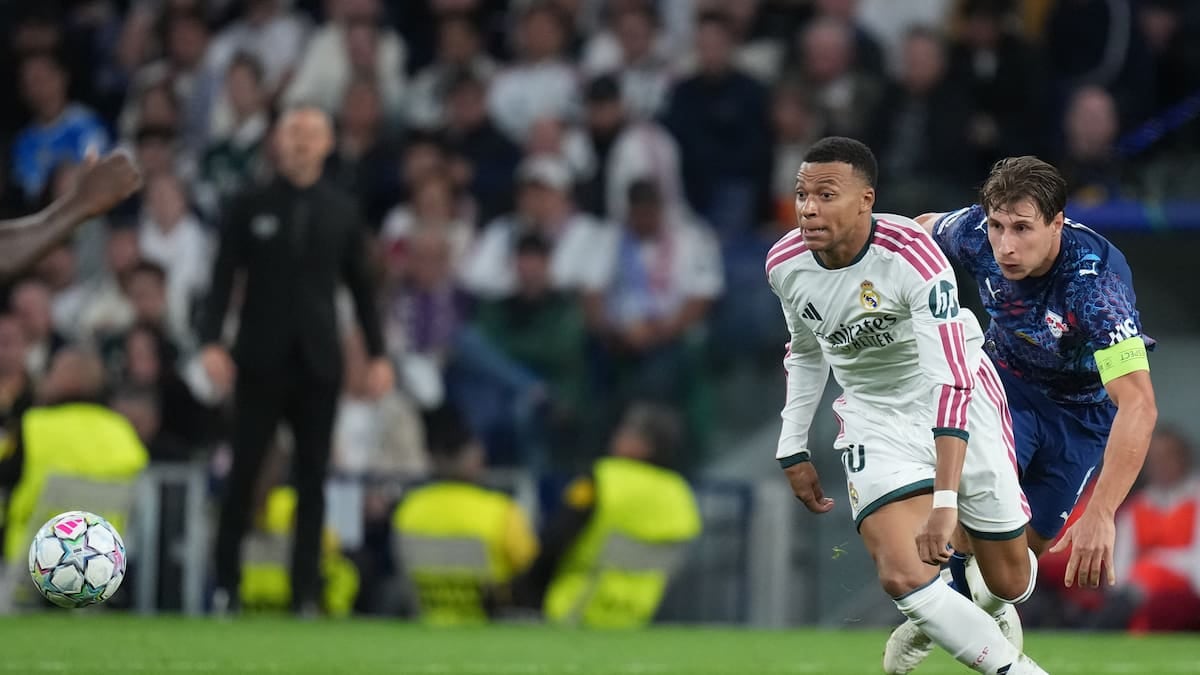 Nicolás Paz se adueñó de la Champions con un hat-trick para el recuerdo ante Manchester United