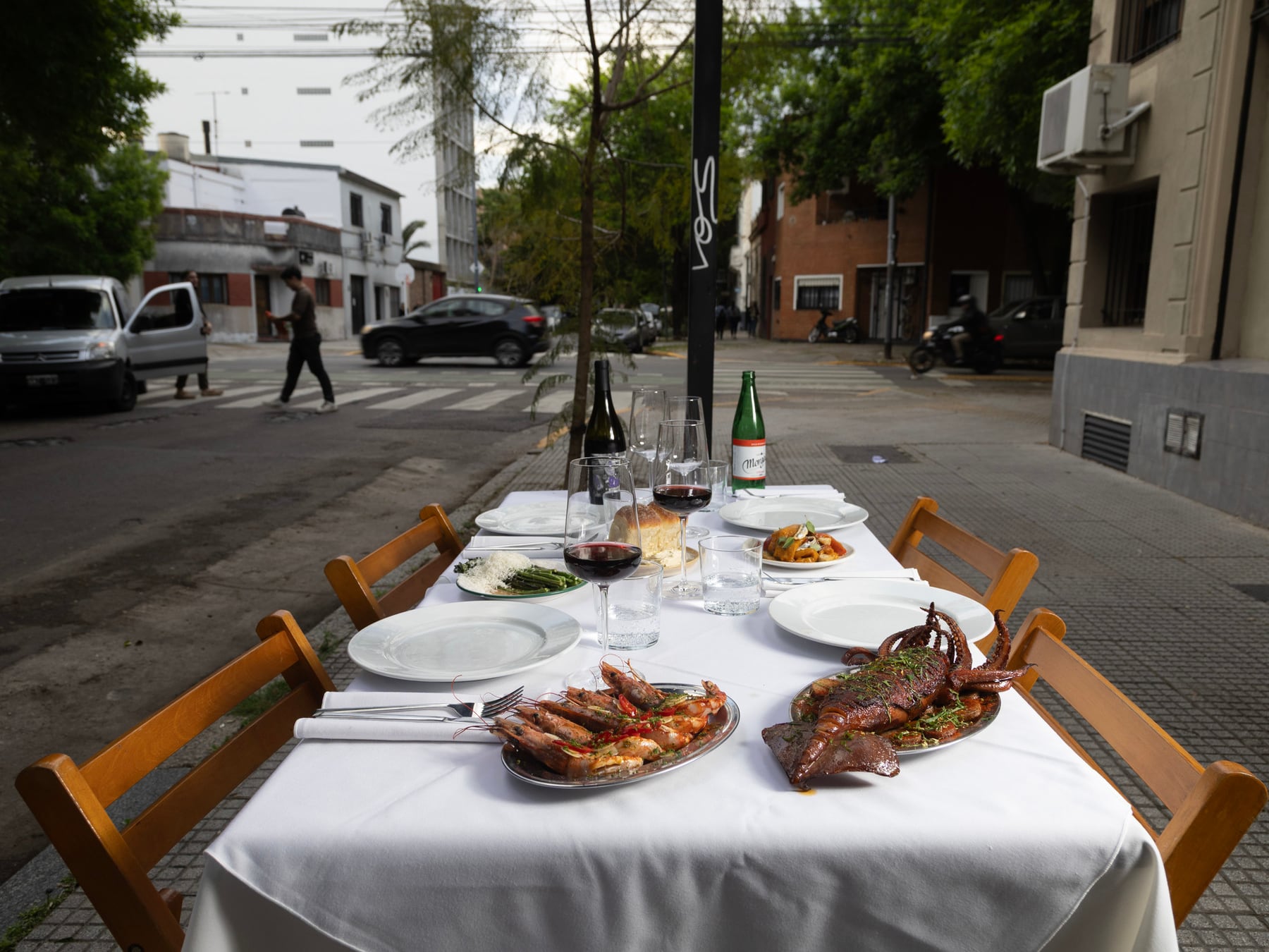 Villa Ortúzar convierte espacios amplios y precios menores en una nueva oferta gastronómica