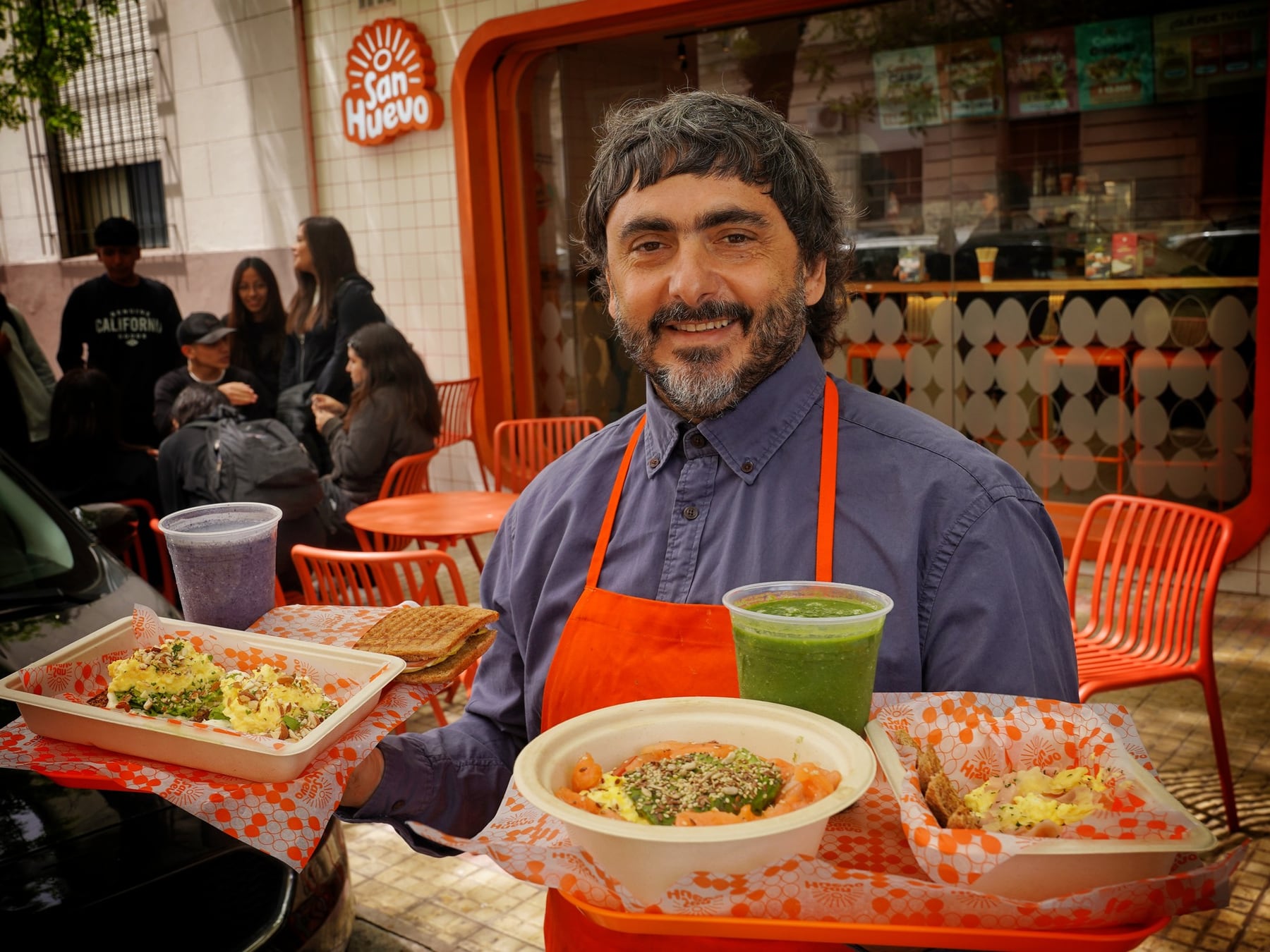 San Huevo lleva el microcentro de La Plata a desayuno, lunch y merienda